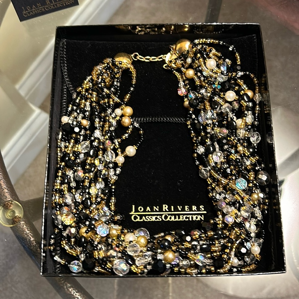 Gorgeous statement necklace.